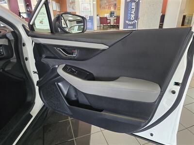 2022 Subaru Outback Premium 4DR CROSSOVER AWD   - Photo 14 - Hamilton, OH 45015