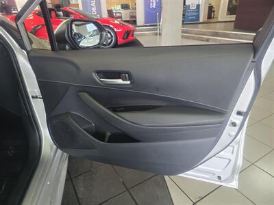 2020 Toyota Corolla SE 4DR HATCHBACK   - Photo 12 - Hamilton, OH 45015
