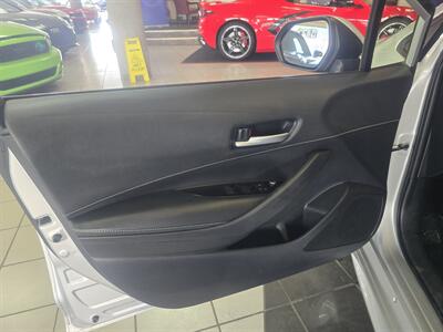 2020 Toyota Corolla SE 4DR HATCHBACK   - Photo 7 - Hamilton, OH 45015
