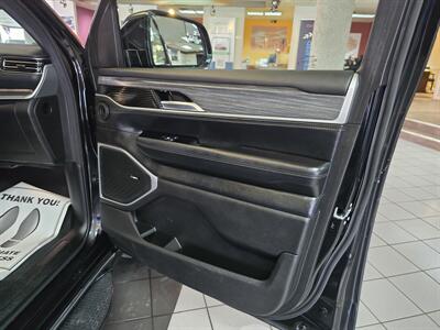 2024 Jeep Wagoneer Series II 4DR SUV 4X4   - Photo 15 - Hamilton, OH 45015