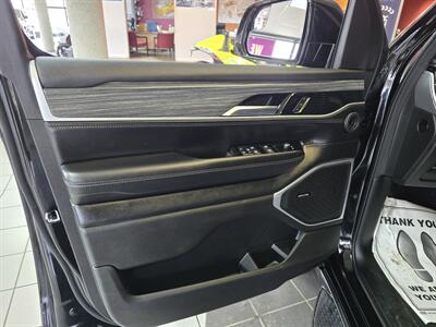 2024 Jeep Wagoneer Series II 4DR SUV 4X4   - Photo 7 - Hamilton, OH 45015