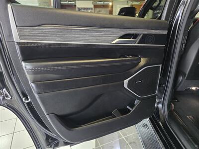 2024 Jeep Wagoneer Series II 4DR SUV 4X4   - Photo 10 - Hamilton, OH 45015