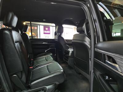 2024 Jeep Wagoneer Series II 4DR SUV 4X4   - Photo 19 - Hamilton, OH 45015