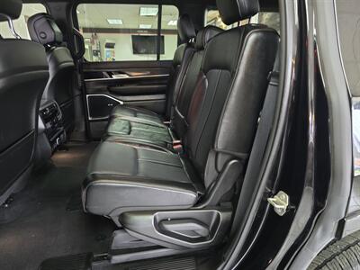 2024 Jeep Wagoneer Series II 4DR SUV 4X4   - Photo 12 - Hamilton, OH 45015