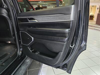 2024 Jeep Wagoneer Series II 4DR SUV 4X4   - Photo 18 - Hamilton, OH 45015