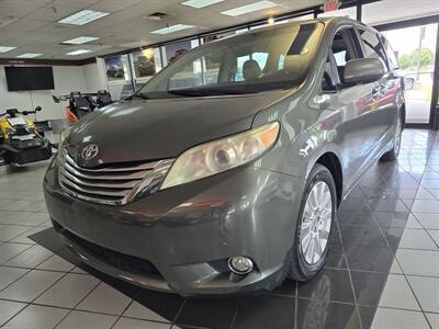 2012 Toyota Sienna XLE 7-Passenger 4DR MINI-VAN   - Photo 2 - Hamilton, OH 45015