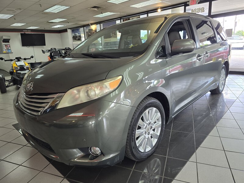 2012 Toyota Sienna XLE 7-Passenger 4DR MINI-VAN   - Photo 1 - Hamilton, OH 45015