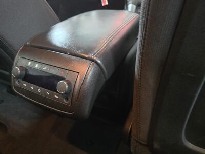 2010 Chevrolet Traverse LT 4DR SUV   - Photo 21 - Hamilton, OH 45015