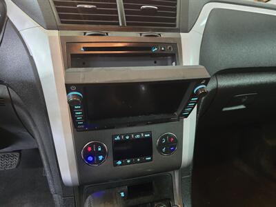2010 Chevrolet Traverse LT 4DR SUV   - Photo 28 - Hamilton, OH 45015