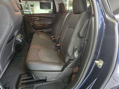 2010 Chevrolet Traverse LT 4DR SUV   - Photo 12 - Hamilton, OH 45015