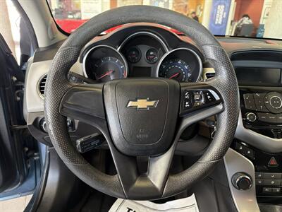 2012 Chevrolet Cruze LS 4DR SEDAN - Photo 13 - Hamilton, OH 45015