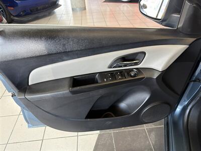 2012 Chevrolet Cruze LS 4DR SEDAN - Photo 16 - Hamilton, OH 45015
