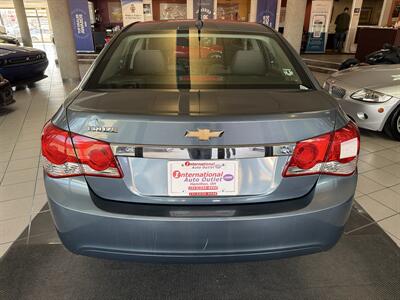 2012 Chevrolet Cruze LS 4DR SEDAN - Photo 7 - Hamilton, OH 45015