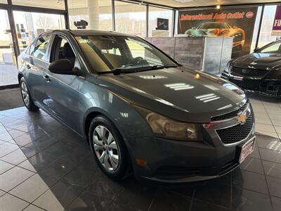2012 Chevrolet Cruze LS 4DR SEDAN - Photo 4 - Hamilton, OH 45015