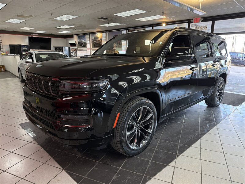 2024 Jeep Grand Wagoneer L Obsidian   - Photo 1 - Hamilton, OH 45015