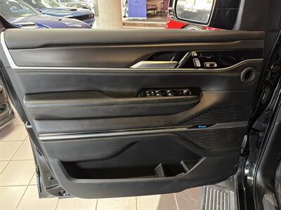 2024 Jeep Grand Wagoneer L Obsidian   - Photo 19 - Hamilton, OH 45015