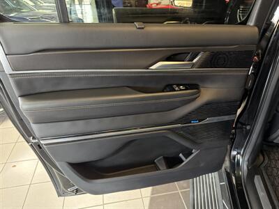 2024 Jeep Grand Wagoneer L Obsidian   - Photo 24 - Hamilton, OH 45015