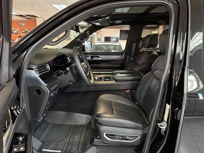 2024 Jeep Grand Wagoneer L Obsidian   - Photo 9 - Hamilton, OH 45015