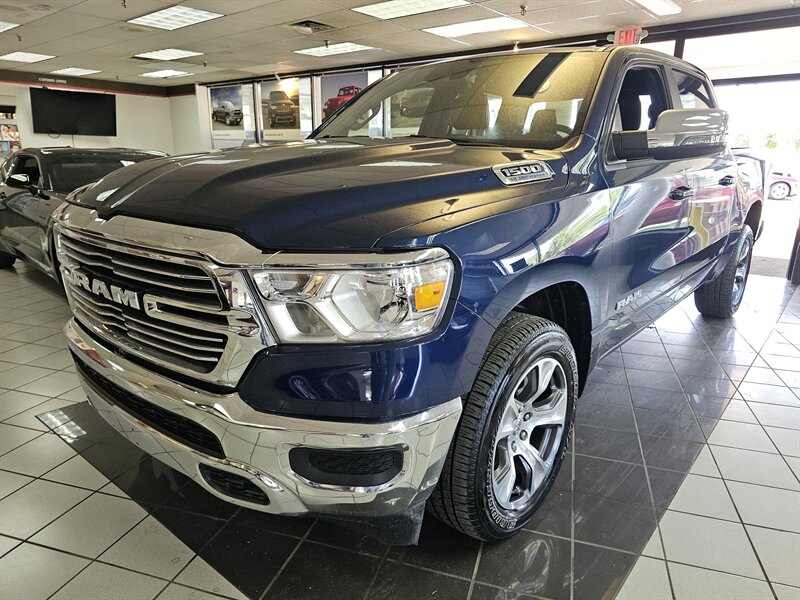 2024 RAM 1500 Laramie CREW CAB /HEMI   - Photo 1 - Hamilton, OH 45015