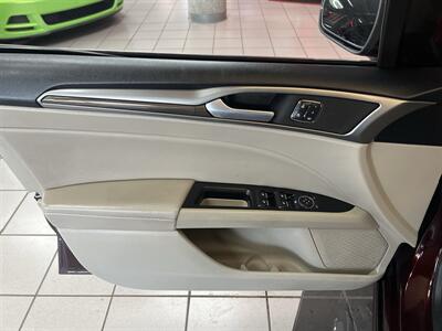 2018 Ford Fusion SE 4DR SEDAN AWD   - Photo 21 - Hamilton, OH 45015