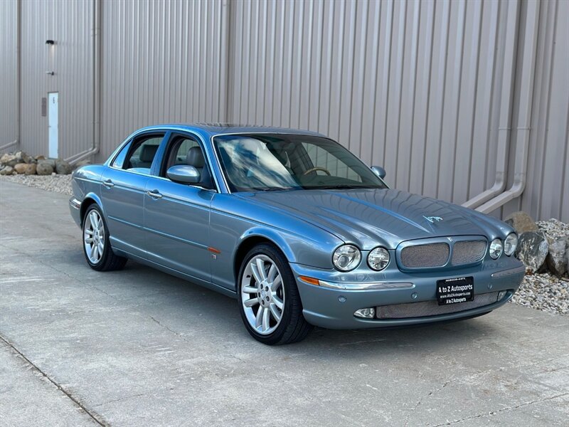 2004 Jaguar XJR photo