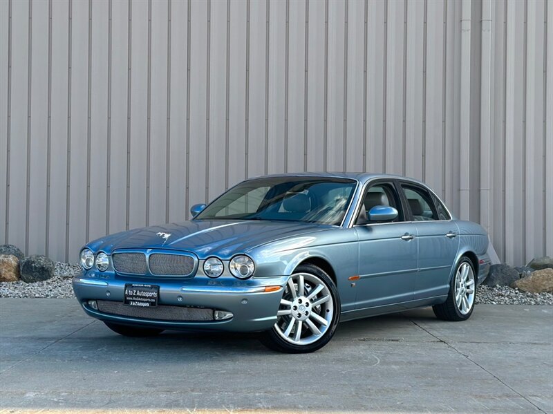 The 2004 Jaguar XJR photos