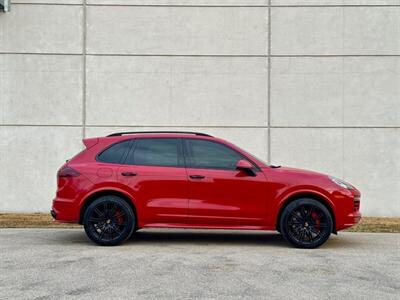 2016 Porsche Cayenne Turbo   - Photo 10 - Madison, WI 53716
