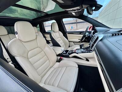 2016 Porsche Cayenne Turbo   - Photo 25 - Madison, WI 53716