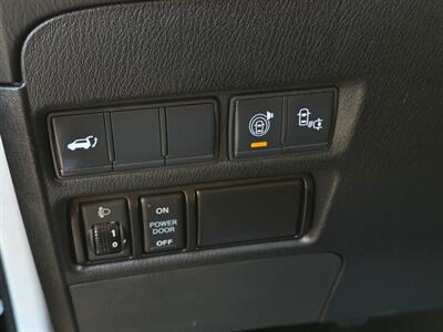 2017 Nissan Armada Platinum   - Photo 26 - Madison, WI 53716