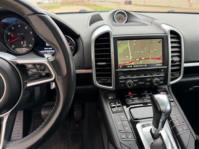 2016 Porsche Cayenne - Photo 27 - Madison, WI 53716