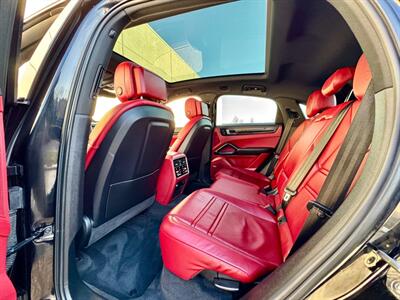 2020 Porsche Cayenne Coupe   - Photo 23 - Madison, WI 53716