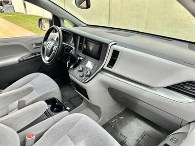 2016 Toyota Sienna LE 8-Passenger   - Photo 17 - Madison, WI 53716