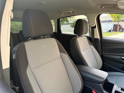 2017 Ford Escape SE   - Photo 19 - Madison, WI 53716