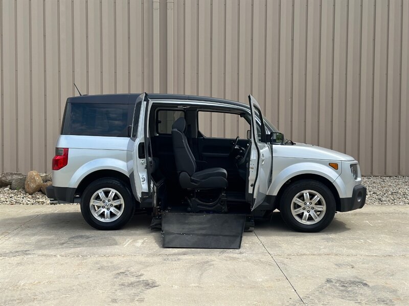 2007 Honda Element EX  Handicap Mobility - Photo 1 - Madison, WI 53716