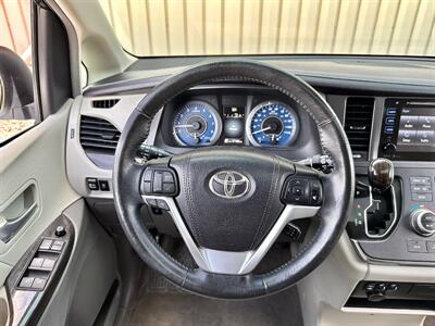 2015 Toyota Sienna XLE Premium 8-Passenger   - Photo 14 - Madison, WI 53716