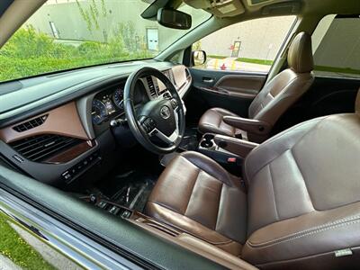 2019 Toyota Sienna Limited Premium 7-Passenger   - Photo 13 - Madison, WI 53716