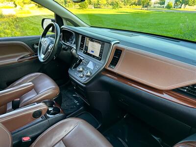 2019 Toyota Sienna Limited Premium 7-Passenger   - Photo 15 - Madison, WI 53716