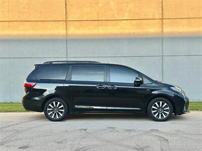 2019 Toyota Sienna Limited Premium 7-Passenger   - Photo 7 - Madison, WI 53716