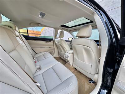 2013 Lexus ES 350 - Photo 24 - Madison, WI 53716