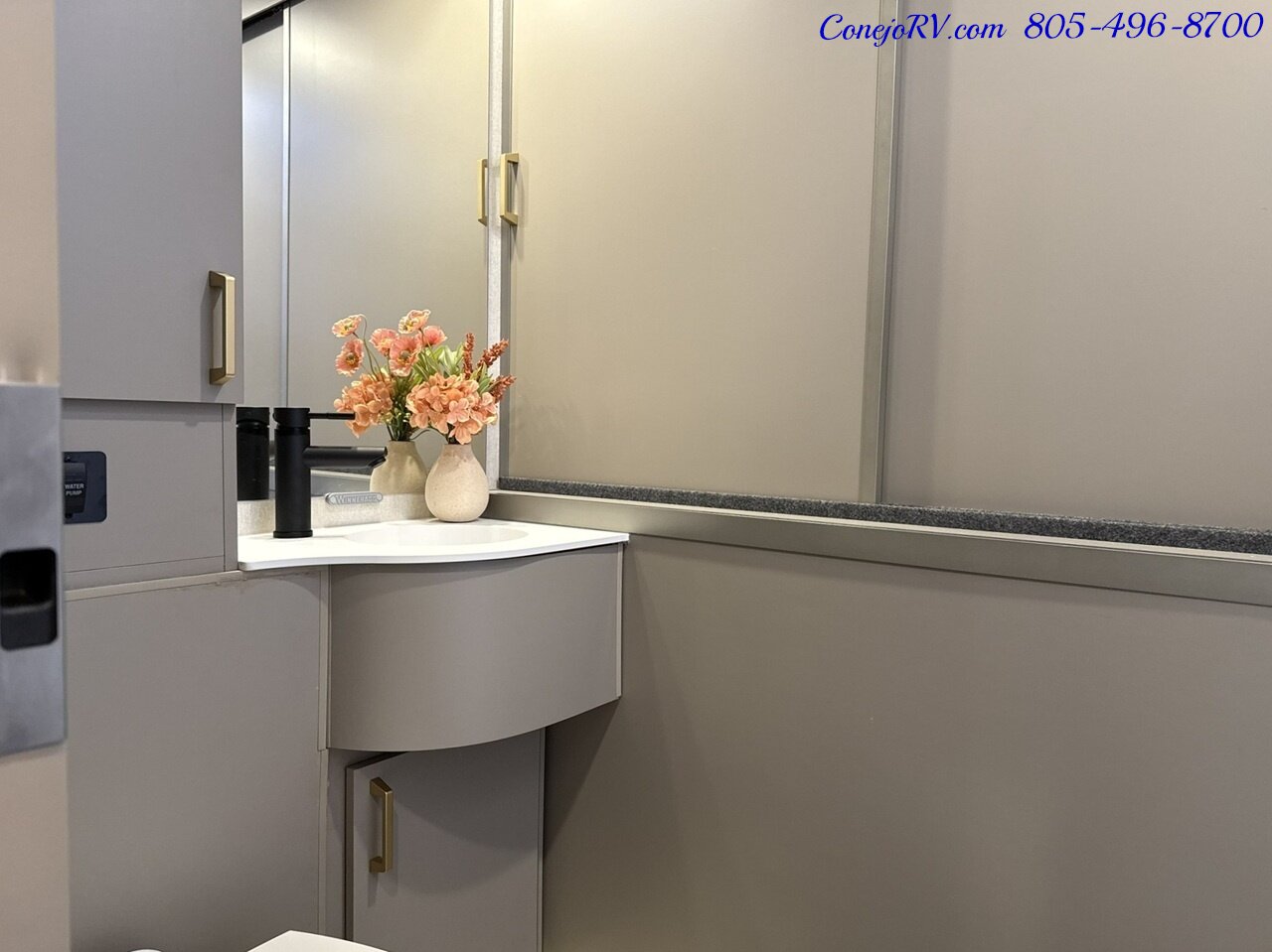 2025 Winnebago View 24T Slide-Out Murphy Bed Mercedes Turbo Diesel Full  Body Paint - Photo 20 - Thousand Oaks, CA 91360