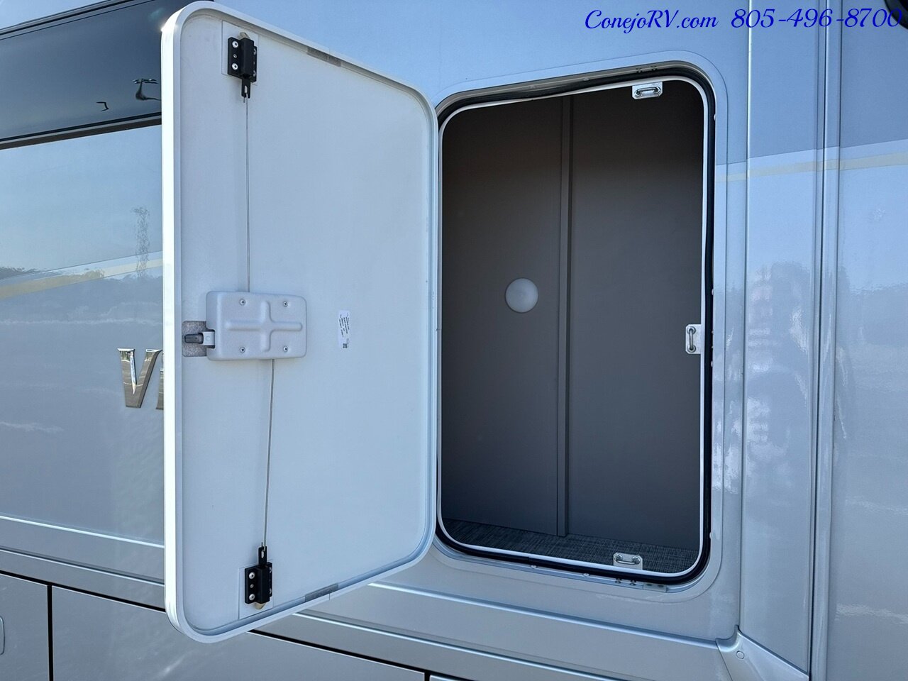 2025 Winnebago View 24T Slide-Out Murphy Bed Mercedes Turbo Diesel Full  Body Paint - Photo 40 - Thousand Oaks, CA 91360