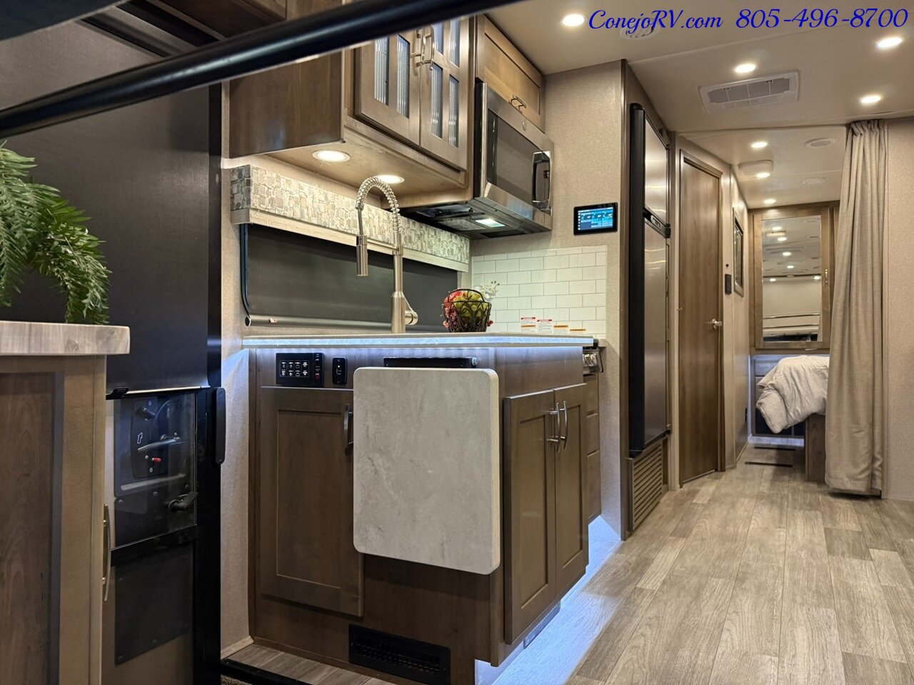 2022 Dynamax Isata 5 Series Xplorer 30FW FOUR WHEEL DRIVE Super-C Full Body Paint Cummins Turbo Diesel 16K Miles - Photo 7 - Thousand Oaks, CA 91360