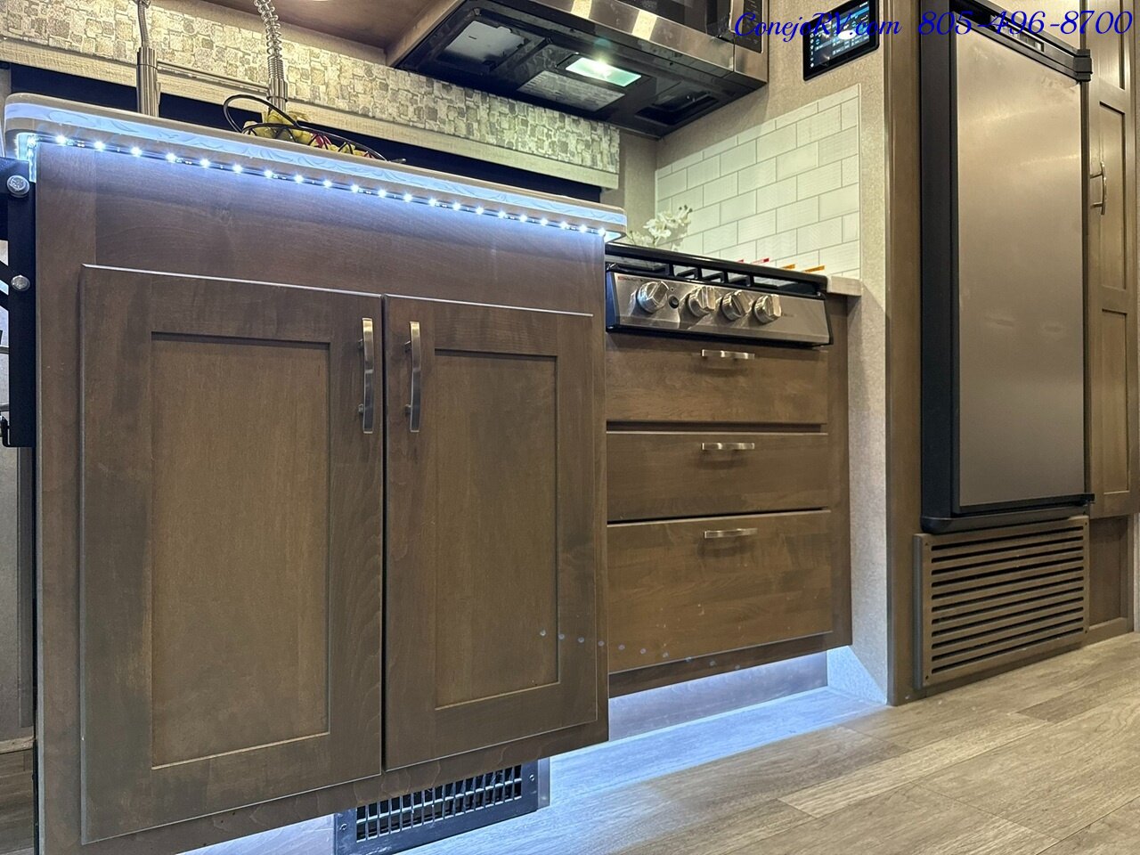 2022 Dynamax Isata 5 Series Xplorer 30FW FOUR WHEEL DRIVE Super-C Full Body Paint Cummins Turbo Diesel 16K Miles - Photo 9 - Thousand Oaks, CA 91360