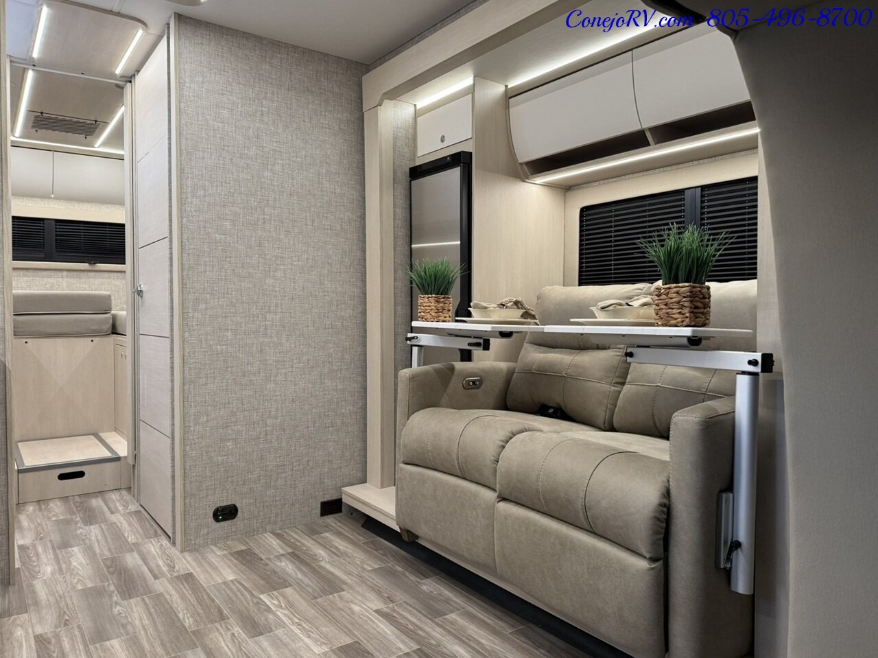2026 Tiffin Wayfarer 25XLW Slide-Out Theater Seats Mercedes Turbo Diesel Full  Body Paint - Photo 6 - Thousand Oaks, CA 91360