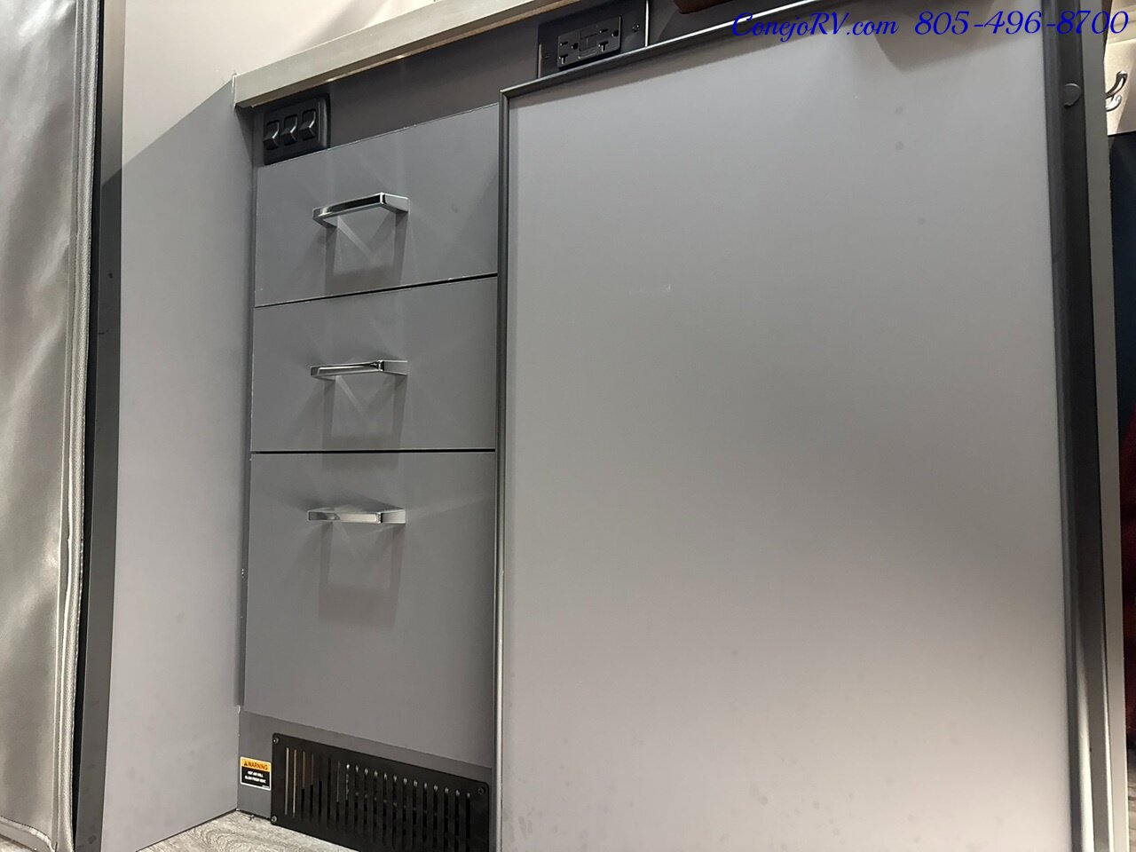 2025 Winnebago Roam 59RZ Wheelchair Power Lift Power Lounge Galley   - Photo 10 - Thousand Oaks, CA 91360