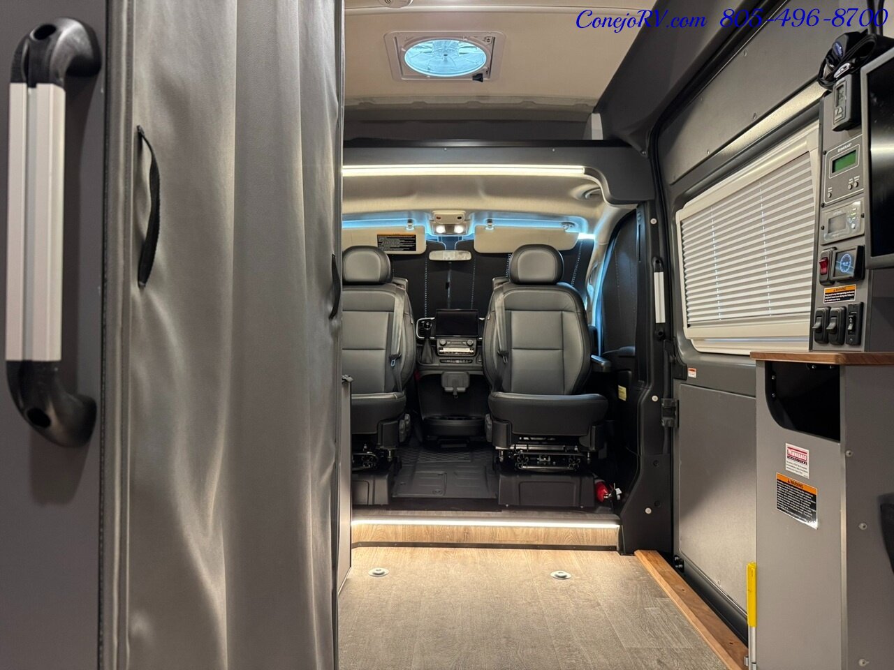 2025 Winnebago Roam 59RZ Wheelchair Power Lift Power Lounge Galley   - Photo 28 - Thousand Oaks, CA 91360