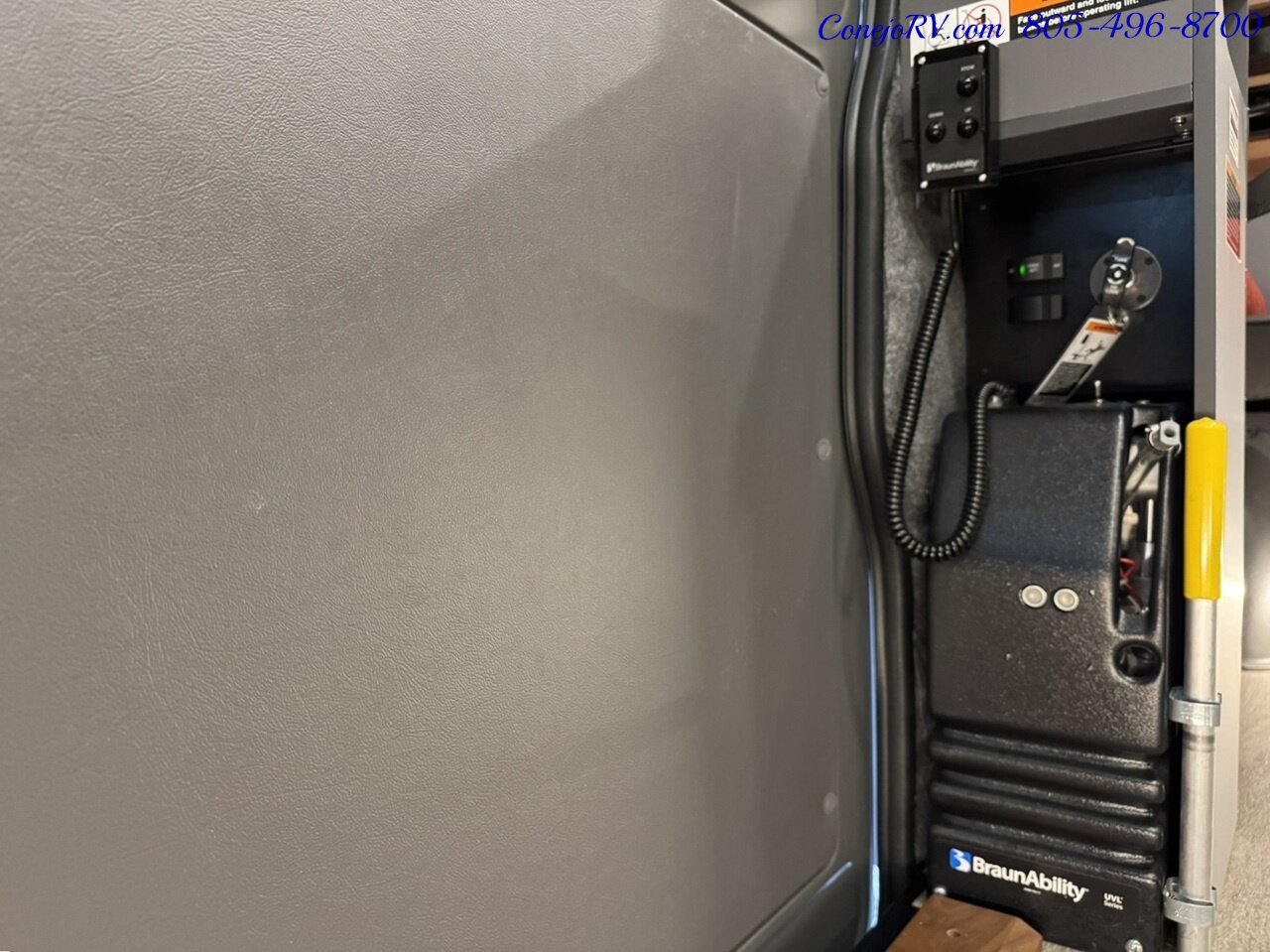 2025 Winnebago Roam 59RZ Wheelchair Power Lift Power Lounge Galley   - Photo 15 - Thousand Oaks, CA 91360