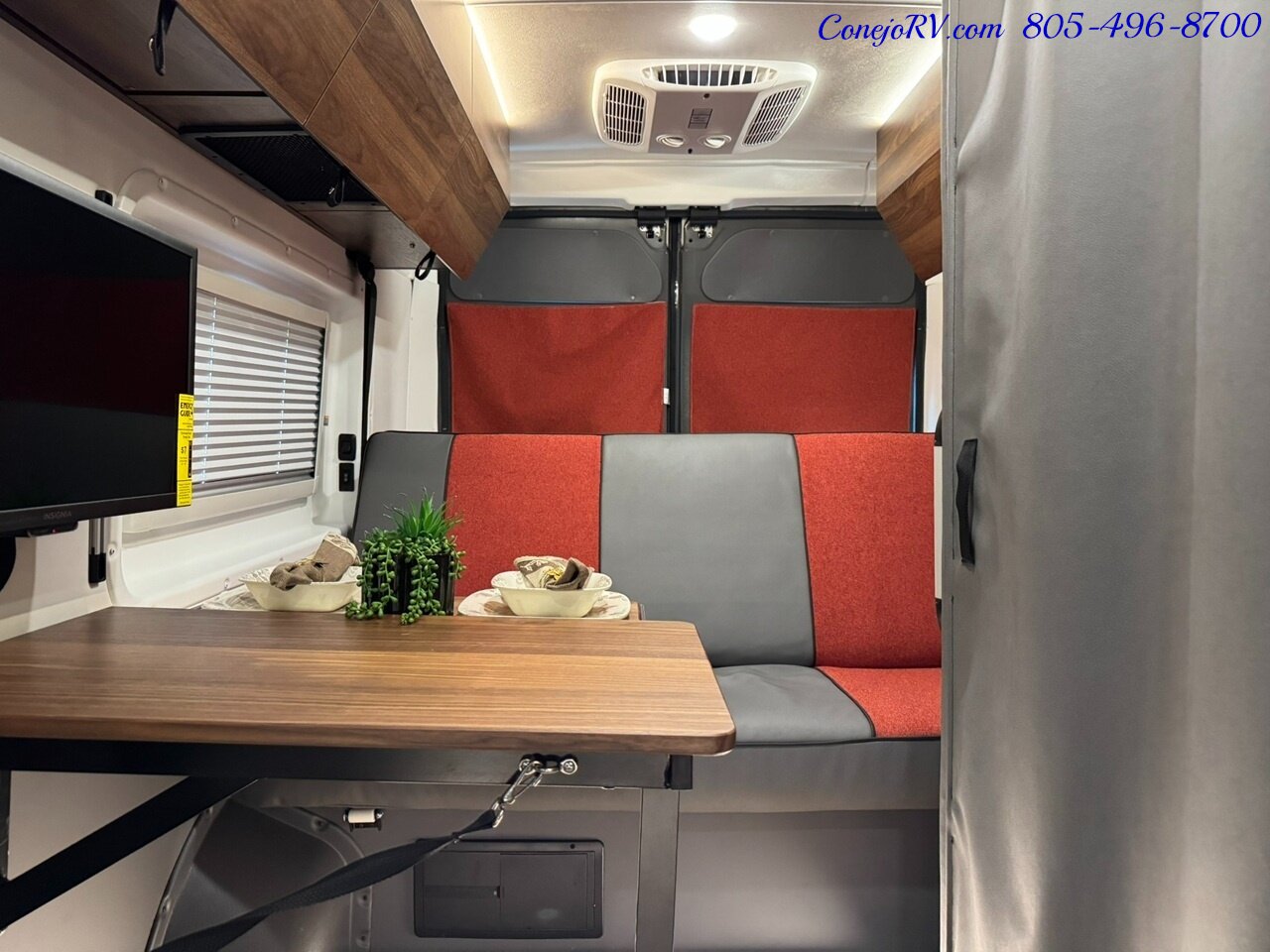 2025 Winnebago Roam 59RZ Wheelchair Power Lift Power Lounge Galley   - Photo 19 - Thousand Oaks, CA 91360