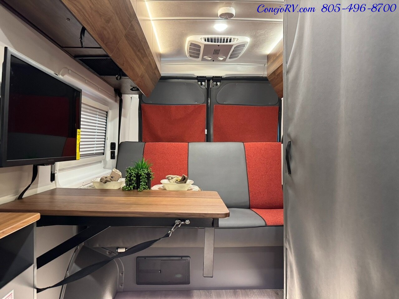 2025 Winnebago Roam 59RZ Wheelchair Power Lift Power Lounge Galley   - Photo 16 - Thousand Oaks, CA 91360