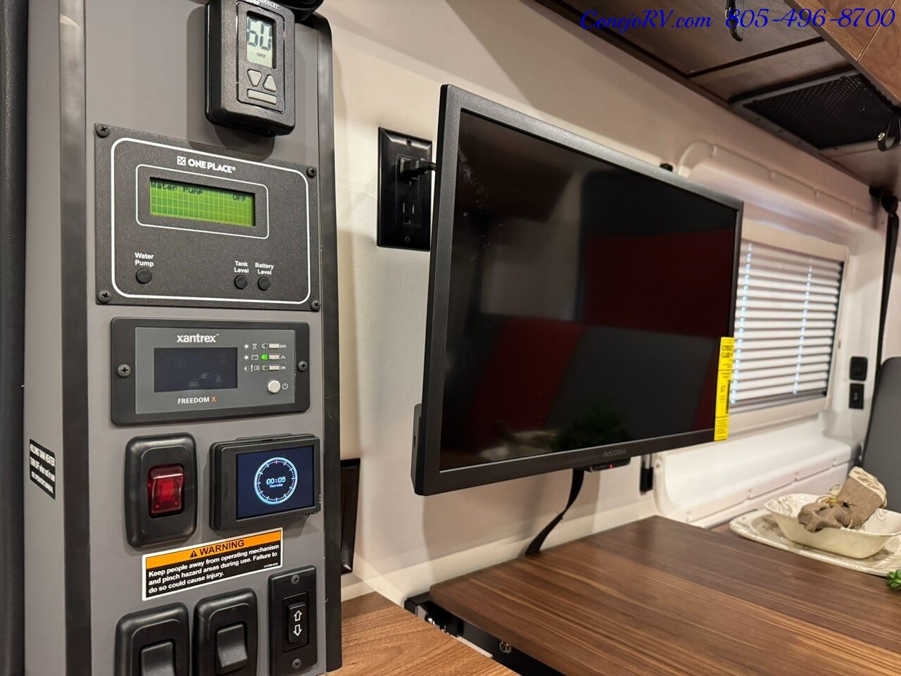 2025 Winnebago Roam 59RZ Wheelchair Power Lift Power Lounge Galley   - Photo 14 - Thousand Oaks, CA 91360